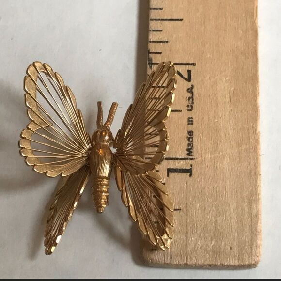 Vintage Monet Butterfly Pin Gold Tone Brooch 2"×1 3/4" - Picture 12 of 12